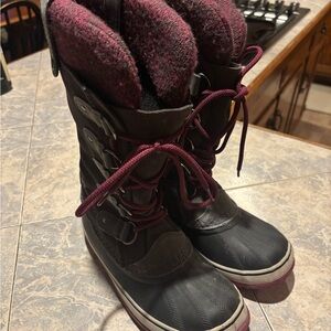 Sorel Joan of Arctic Black and Burgundy Winter Boots